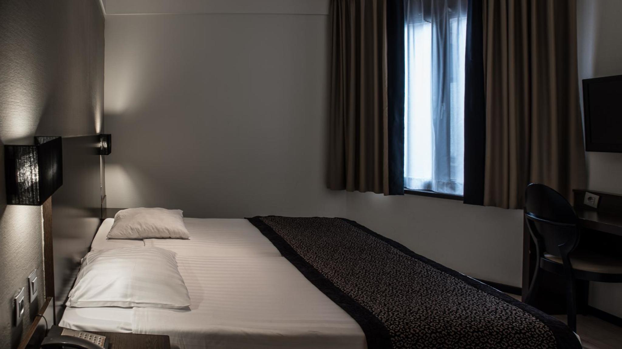 Hotel Floris Hotel Ustel Midi Saint-Gilles Buitenkant foto