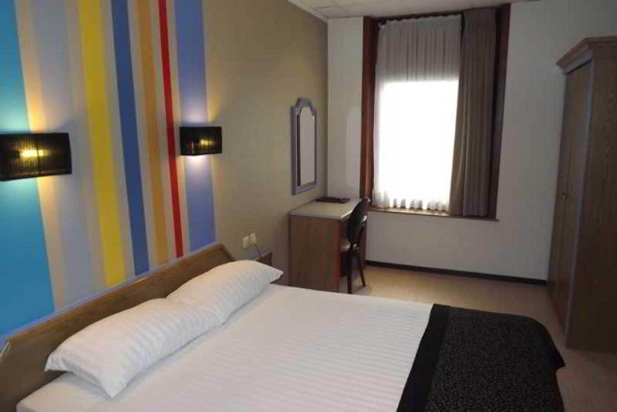 Hotel Floris Hotel Ustel Midi Saint-Gilles Buitenkant foto